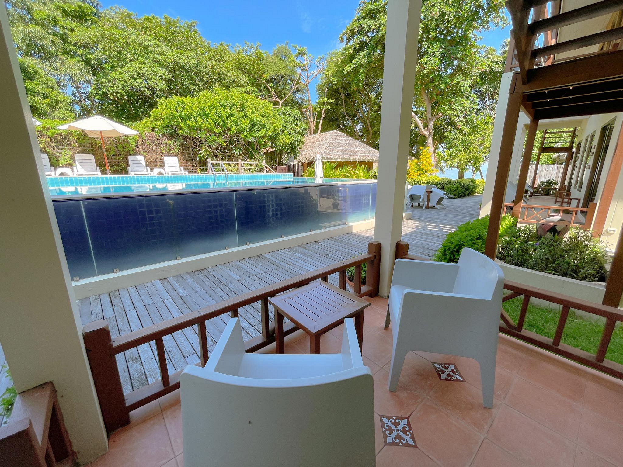 Deluxe Pool View Room
