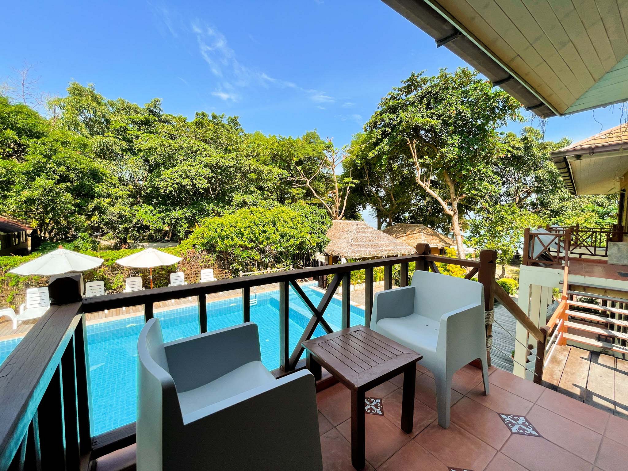 Deluxe Pool View Room