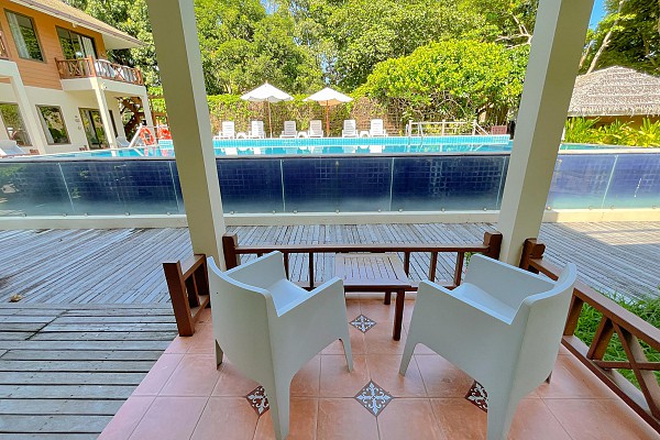 Deluxe Pool View Room