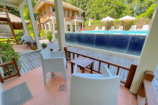 Deluxe Pool View Room