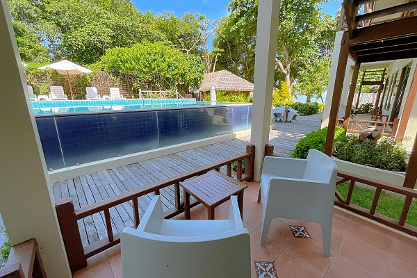 Deluxe Pool View Room