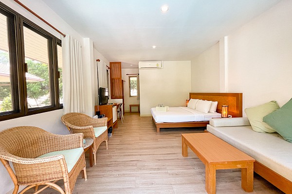 Deluxe Pool View Room