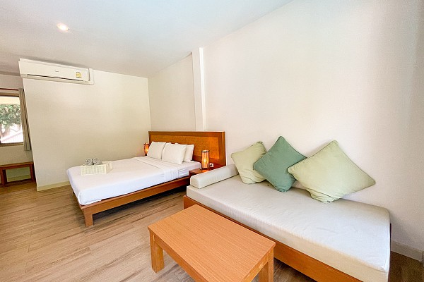 Deluxe Pool View Room