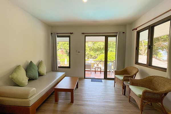 Deluxe Pool View Room