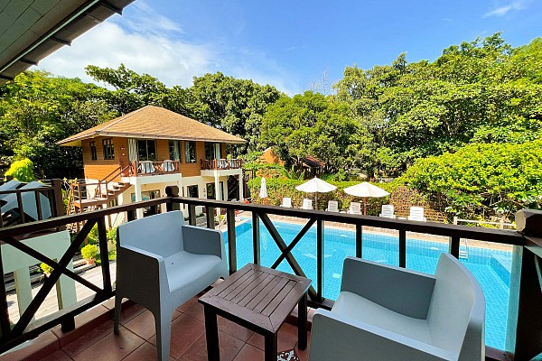Deluxe Pool View Room